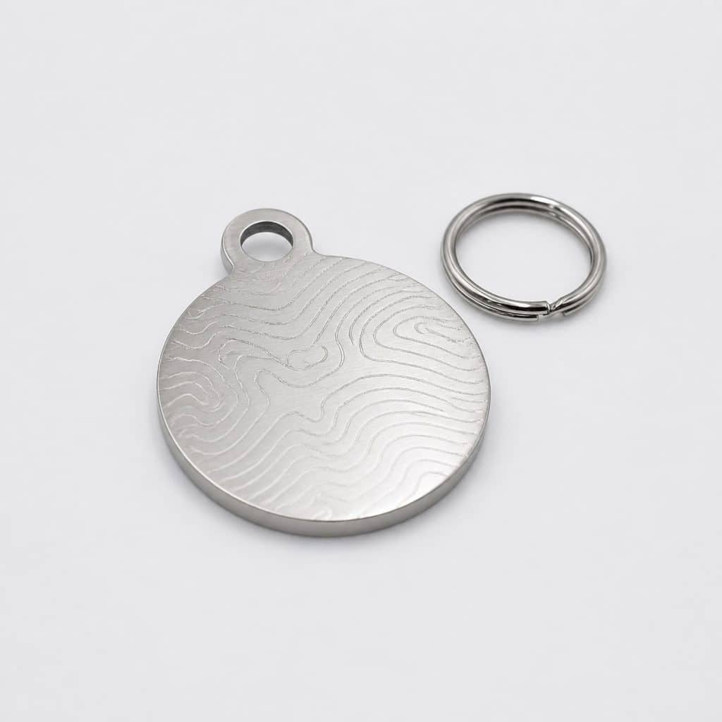 Médaille ronde en acier inoxydable brossé de 30 mm avec son anneau fendu